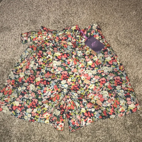 J. Crew Pants - ❗️J Crew floral shorts ❗️